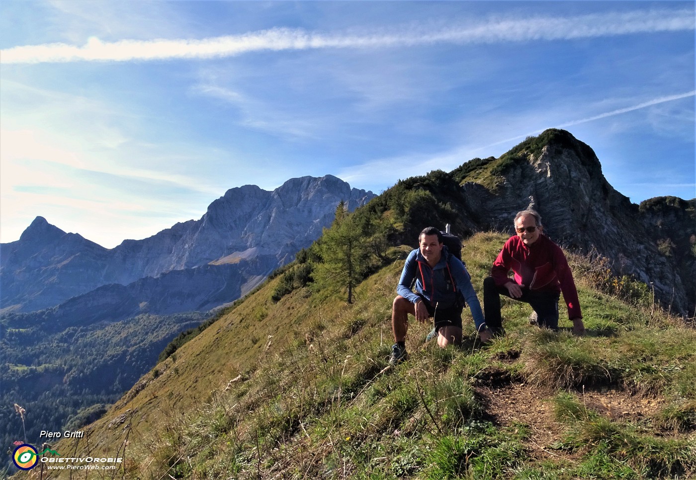 15 Al Passo della Marogella (1869 m) con vista verso (da dx) Corno Branchino, Arera, Cima di Valmora.JPG -                                